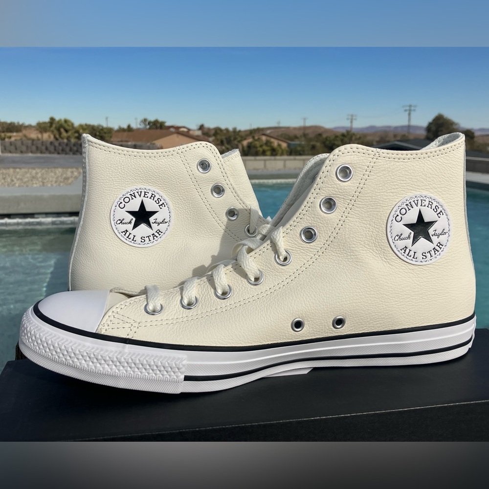 Brand new Converse Leather M10.5, W12.5